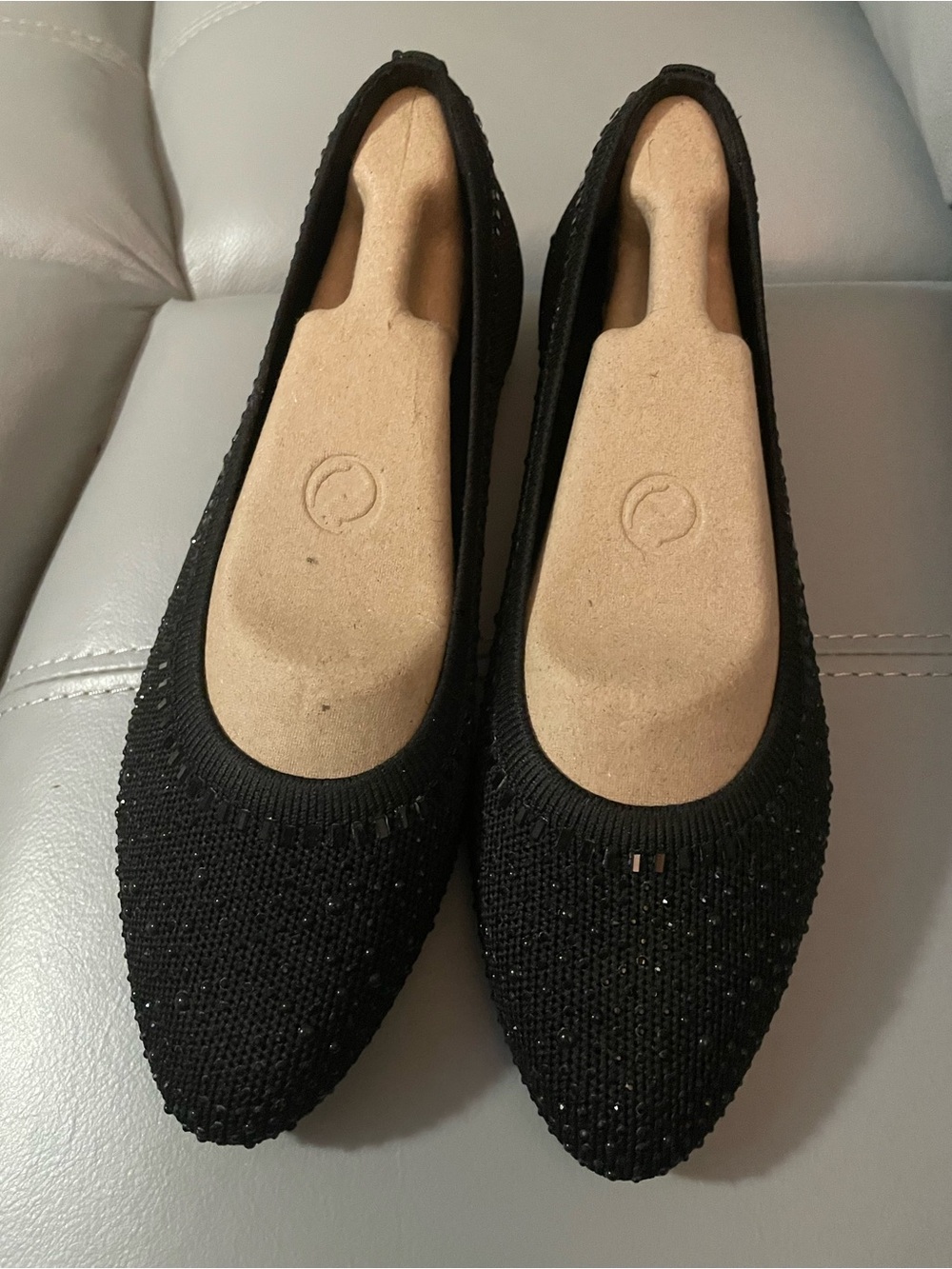Skechers 7 1/2 Beaded Black  Knit Pointed Toe Slip-On Flats